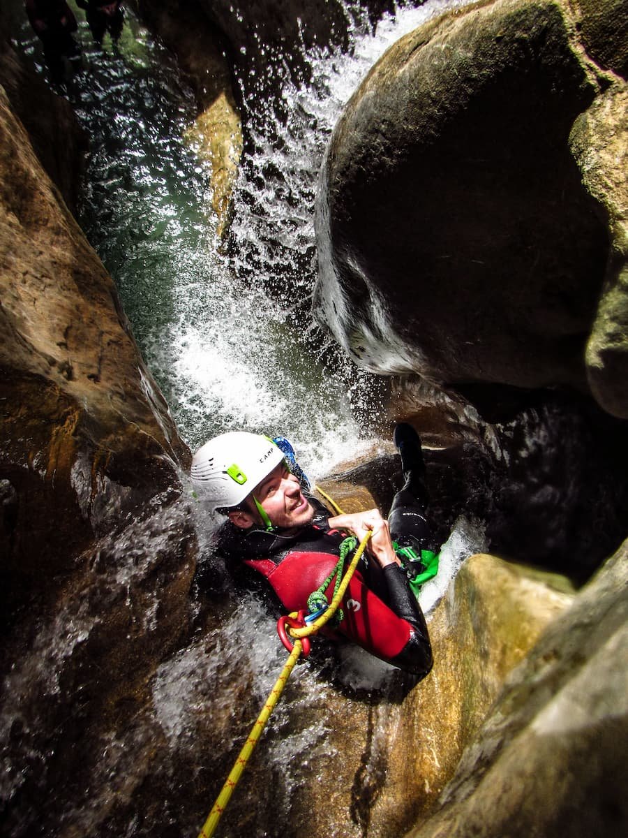 rappel dans le canyon du formiga en sierra de guara