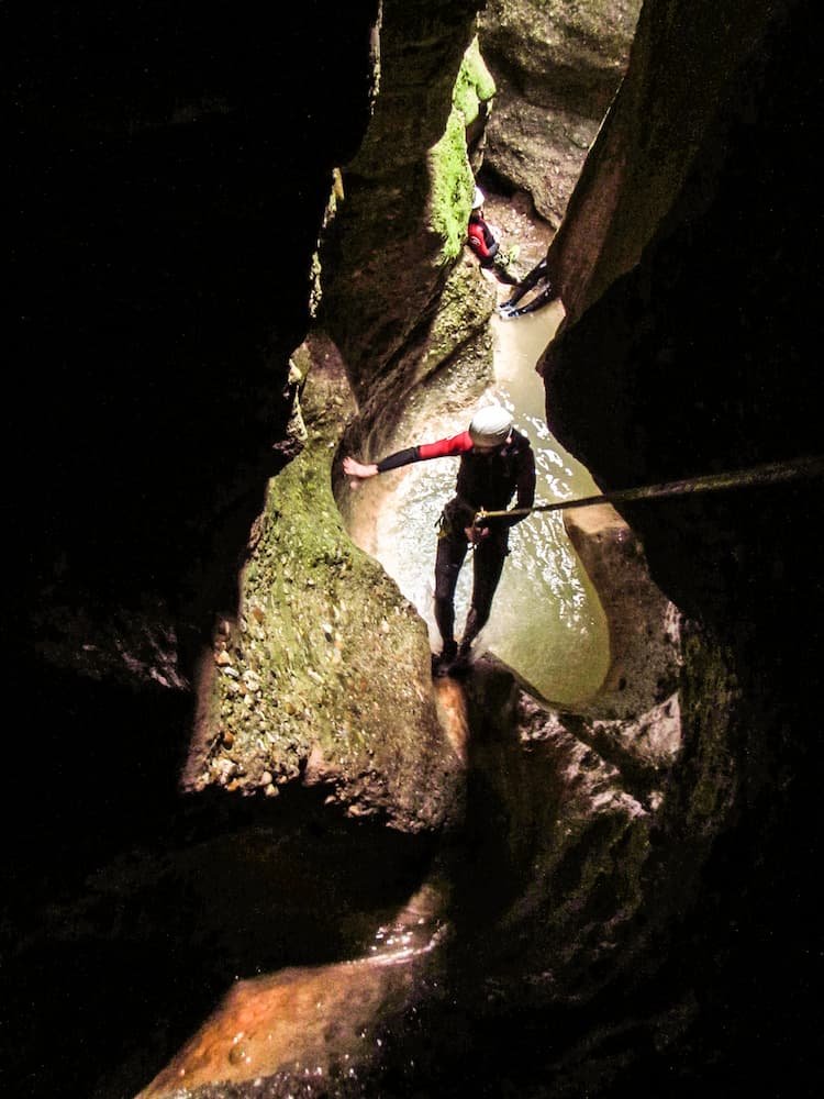 rappel dans le canyon de palomeras de fornocal en sierra de guara