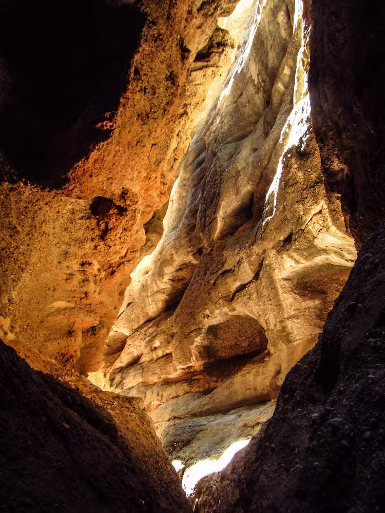 Lumières dans le canyon de palomeras de fornocal en sierra de guara