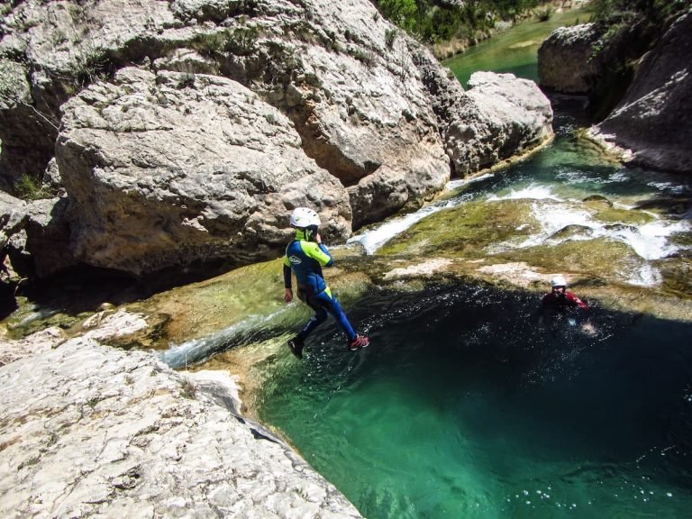 Canyon avec des enfants dans la Sierra de Guara