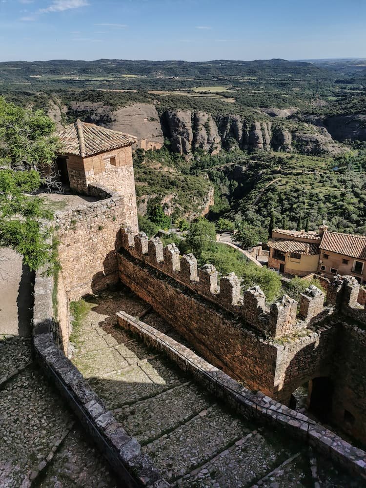la vue sur le rio vero depuis la collegiata d alquezar en sierra de guara