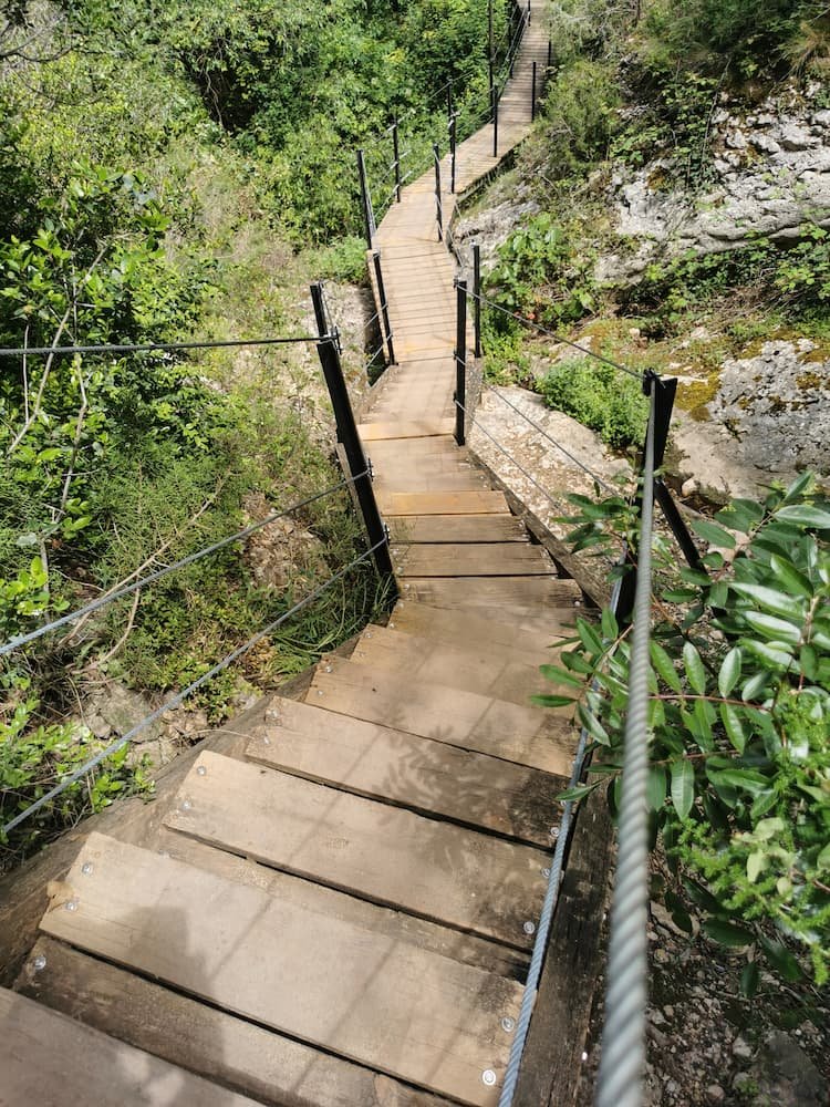 descente le long des passerelles d'alquezar
